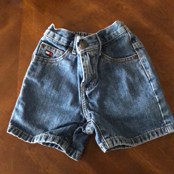 Toddler Tommy Hilfiger shorts size 2T - Picture 1 of 3